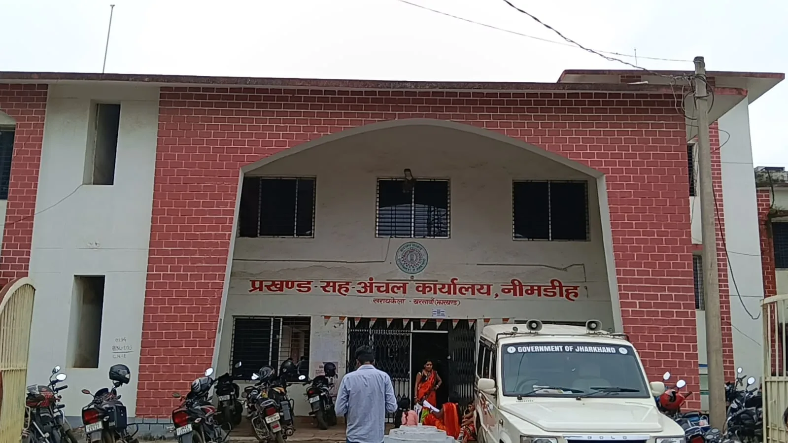 एंबुलेंस नहीं पहुंचती, खटिया ही बन जाती है मरीज की एंबुलेंस!