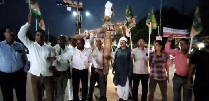 मतदाता सूची पर राजद का हल्लाबोल, आकाशवाणी चौक पर फूंका मुख्य निर्वाचन आयुक्त का पुतला