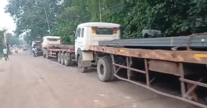 हाईकोर्ट की सख्ती के बाद जागी सरकार, सड़कों पर खड़े भारी वाहनों पर अब एक्शन की तैयारी