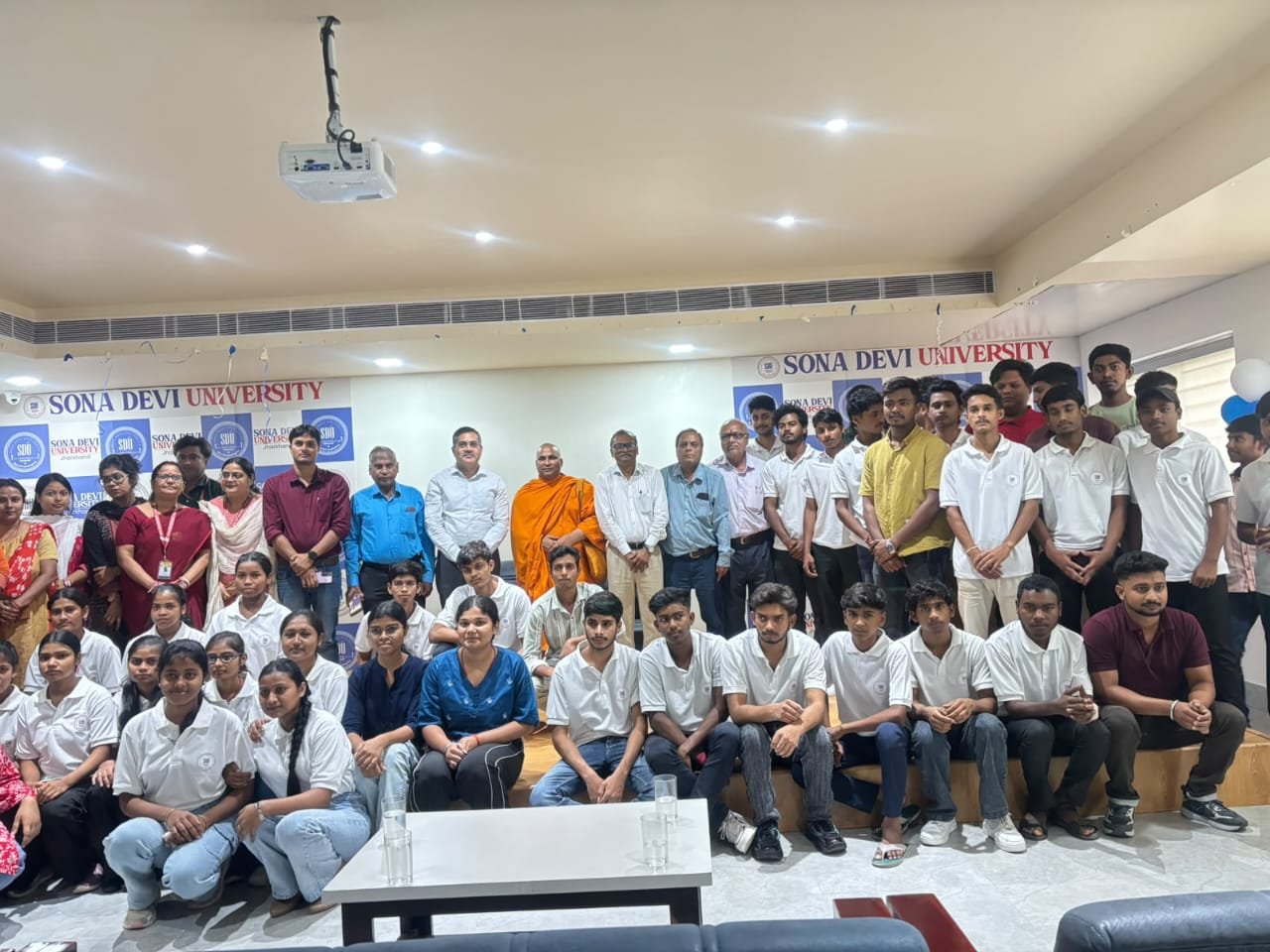 मंत्र-जप से मन की एकाग्रता तक… सोना देवी विश्वविद्यालय में बौद्ध दर्शन पर गूंजा ज्ञान और आत्मचिंतन का संदेश