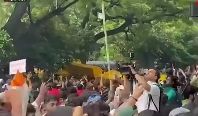 दिल्ली में चुनाव आयोग के खिलाफ उबाल, विपक्ष का महामंथन; ज्ञानेश कुमार बने सियासी संघर्ष के केंद्र