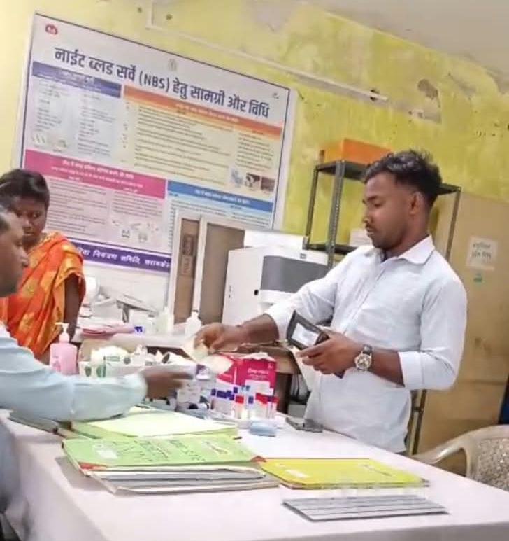 CHC नीमडीह में गर्भवती महिला की खून जांच के नाम पर 500 रुपये लेने का आरोप, लैब टेक्नीशियन पर गंभीर सवाल