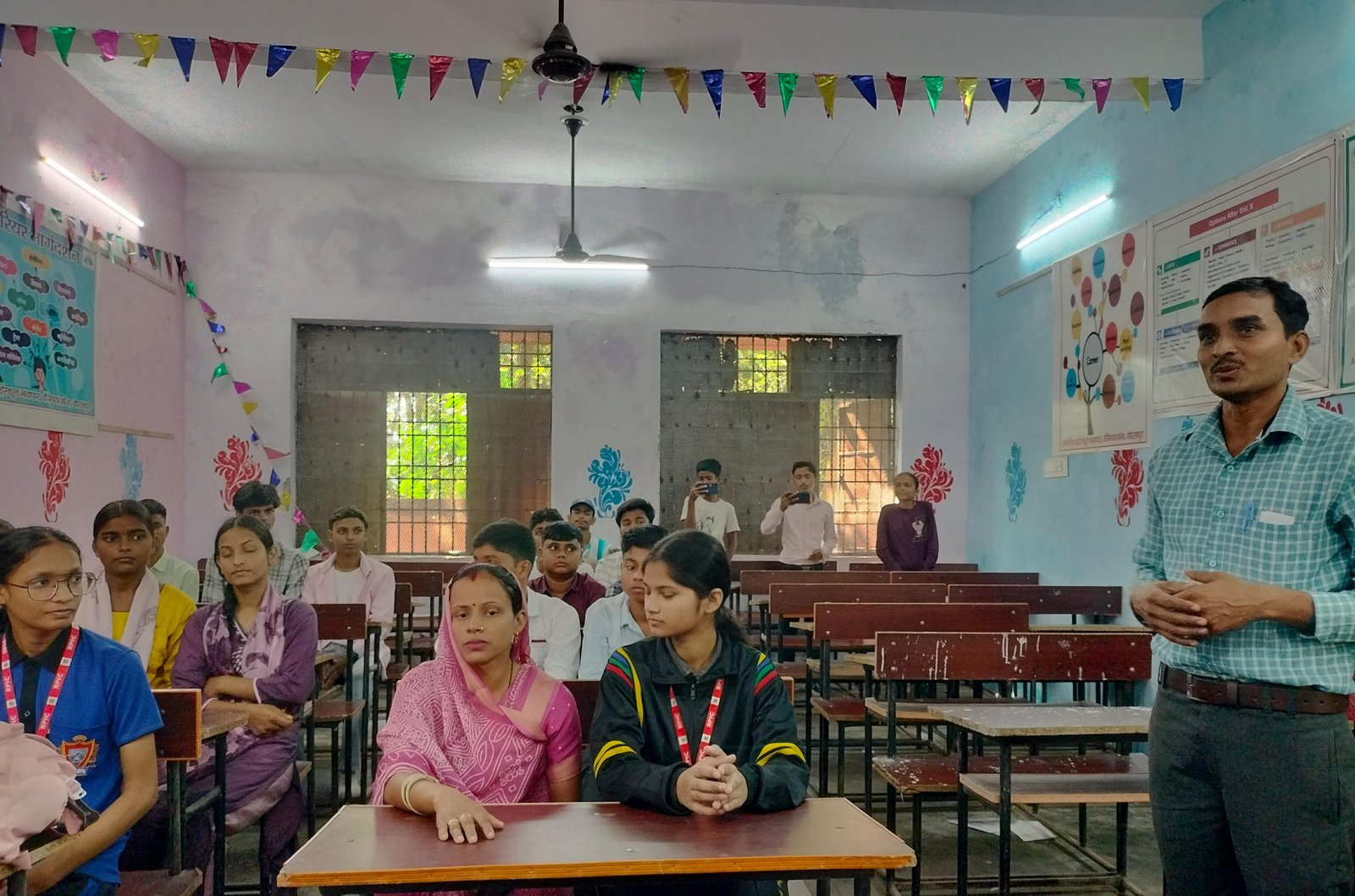 सपनों को पंख, प्रतिभा को राष्ट्रीय मंच! पूर्वांचल के 23 विद्यार्थी विज्ञान की नई उड़ान भरने गुजरात रवाना