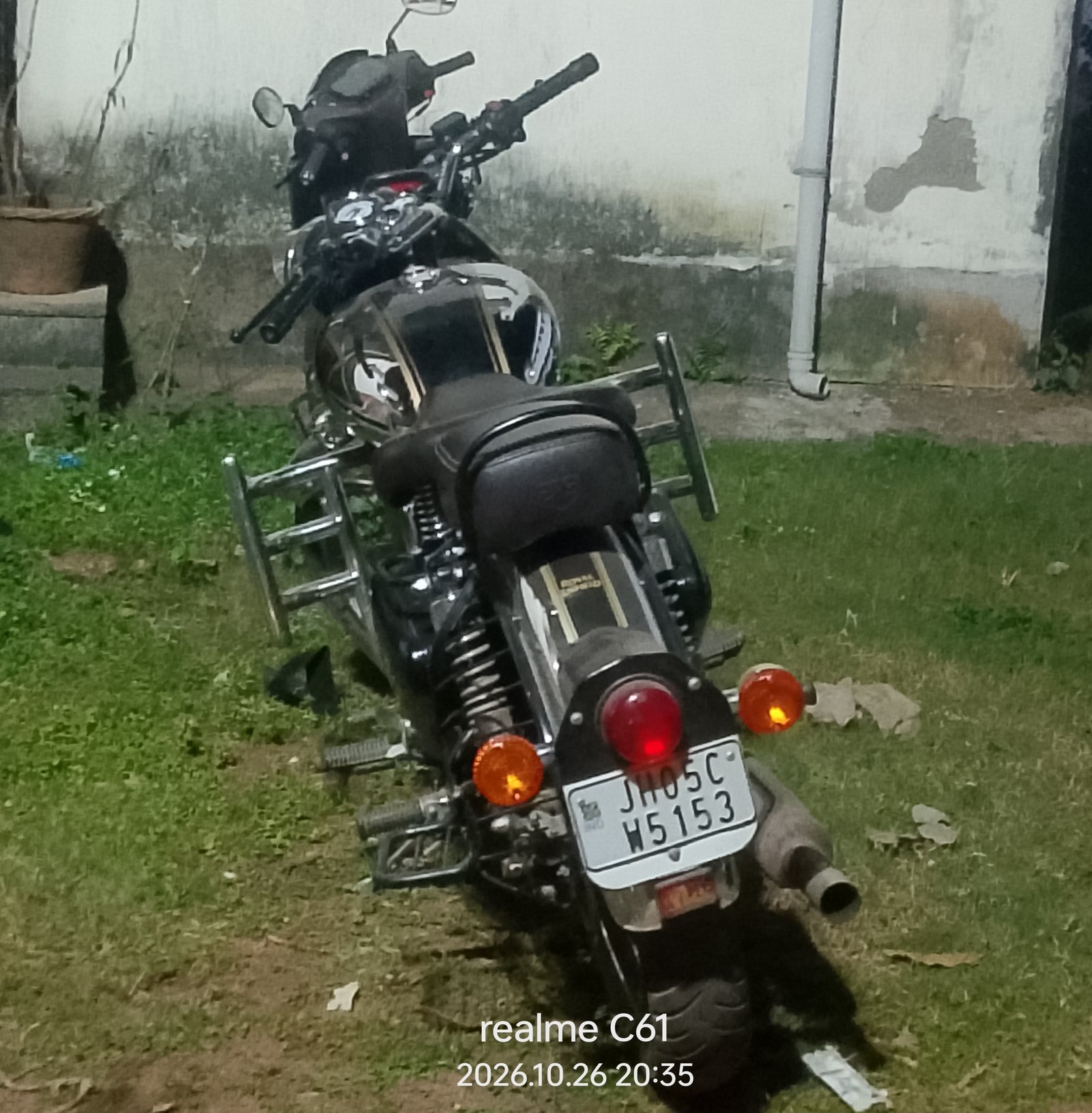 रसूख नहीं, नियम चलेगा! घाटशिला पुलिस ने मॉडिफाइड साइलेंसर वाली बुलेट जब्त की, थाना प्रभारी भूषण कुमार का सख्त संदेश