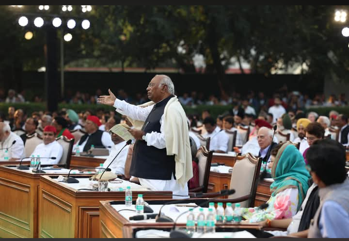 खड़गे के आवास पर संसद जैसी कार्यवाही, मुख्य निर्वाचन आयुक्त के खिलाफ INDIA गठबंधन का जन महाभियोग